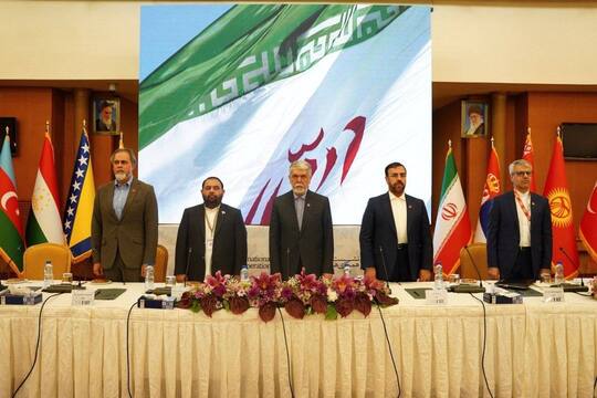 نشست وزیر فرهنگ و ارشاد اسلامی با هیئت‌های خارجی حاضر در چهل و سومین جشنواره جهانی فیلم فجر