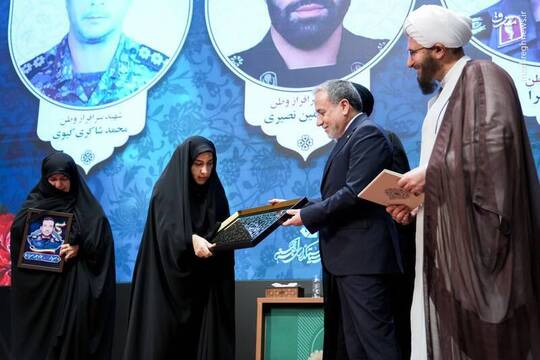 سید عباس عراقچی وزیر امور خارجه سه‌شنبه در گردهمایی سراسری نمایندگان ولی فقیه و ائمه جمعه سراسر کشور شرکت کرد و به تشریح تحولات سیاست و روابط خارجی کشور پرداخت.

