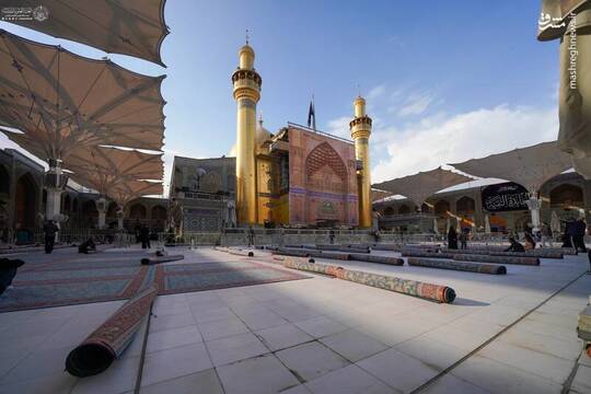 آستان مقدس علوی، به مناسبت میلاد حضرت فاطمه (سلام‌الله‌علیها) و به‌منظور ارتقای خدمات به زائران، صحن مطهر علوی را با فرش‌های نفیس و زیبای ایرانی مفروش کرد.