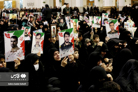 تکریم مادران و همسران شهدا در حرم حضرت معصومه (س)