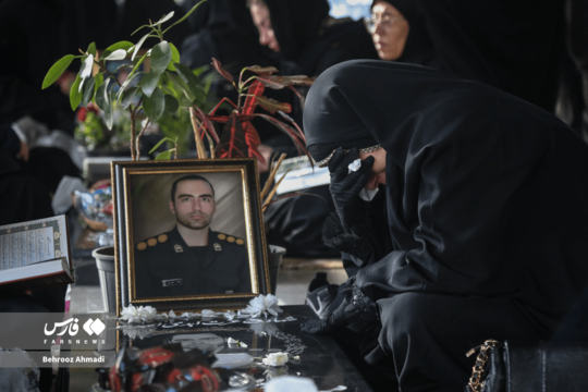 در سالروز وفات حضرت ام‌البنین(س)، مادران و همسران شهدا با حضور در گلزار شهدای کرمانشاه، وفاداری و صبر را بار دیگر در عمل به نمایش گذاشتند.