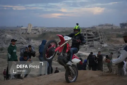 غرش موتورسیکلت‌ها غزه بر فراز تپه‌های «الزهراء» یک بازگشت نوستالژیک به قرار قدیمی است.