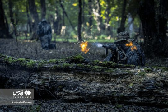 تمرین تخصصی رزم در جنگل توسط یگان ویژه فاتحین