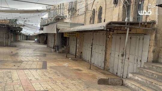 در محکومیت قتل دو فلسطینی توسط اشغالگران در منطقه باب الزاویه فلسطینی‌ها در شهر الخلیل کرانه باختری به صورت عمومی اعتصاب کردند.