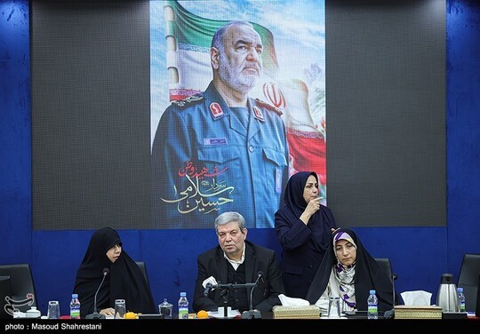 مراسم رویداد زنان پیشرو و توانمند مصادف با ایام ولادت حضرت فاطمه (س) و هفته بزرگداشت مقام زن  با حضور دختر سپهبد شهید حسین سلامی در سازمان بهزیستی برگزار شد.