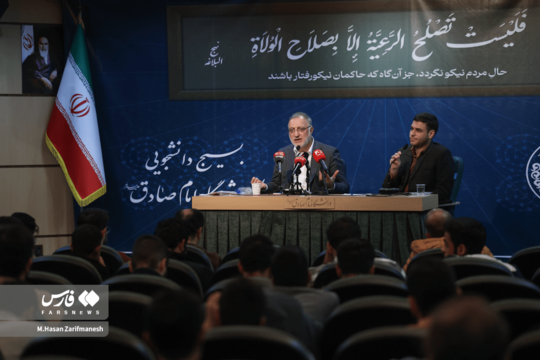 مراسم بزرگداشت روز دانشجو شامگاه یکشنبه با حضور و سخنرانی علیرضا زاکانی شهردار تهران در دانشگاه امام صادق (ع) برگزار شد.