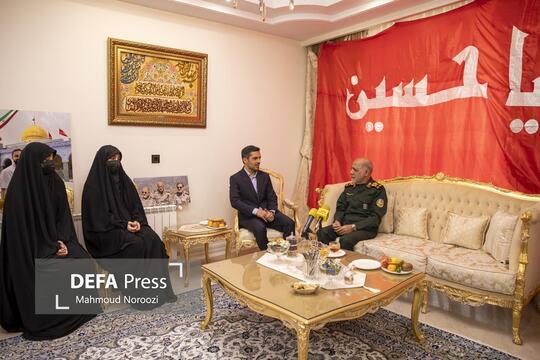 سرلشکر علی عبداللهی فرمانده قرارگاه مرکزی حضرت خاتم‌الانبیاء (ص) با خانواده سرلشکر شهید مهدی ربانی معاون سابق اطلاعات ستادکل نیرو‌های مسلح دیدار کرد.