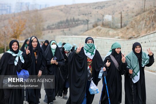 صعود سراسری گردان‌های کوثر بسیج تهران بزرگ همزمان با میلاد حضرت فاطمه زهرا (س) و گرامیداشت روز زن، با حضور ۱۱۰ تیم کوهنوردی خواهران در ارتفاعات شمال تهران برگزار شد.