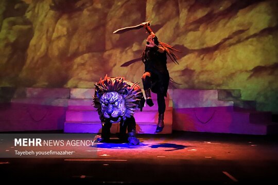 همزمان با برگزاری جشنواره بین‌المللی تئاتر کودک و نوجوان همدان نمایش «هیولاکُش» با نگاهی تازه به شخصیت گشتاسپ در شاهنامه، به کارگردانی محمد جهانپا اجرا شد.