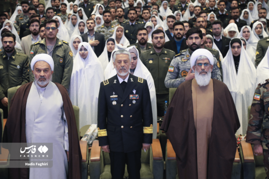 جشن ازدواج ارتشی‌ها با حضور دریادار سیاری در حرم رضوی
