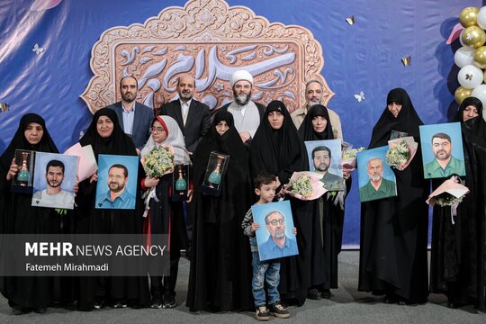 مراسم گرامیداشت سالروز ولادت حضرت فاطمه زهرا (س)با حضور حجت الاسلام محمد قمی و دانشجویان، اساتید و جمعی از مسئولان در دانشگاه صدا و سیما برگزار شد.