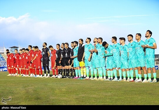 دیدار تیم های فوتبال تراکتور و پیکان