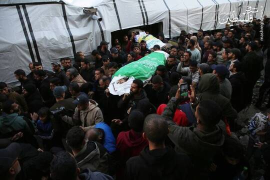 منابع فلسطینی از تشییع پیکر رائد سعد فرمانده بارز قسام و سه نفر از همراهانش خبر دادند که در حمله رژیم صهیونیستی به شهادت رسیدند.