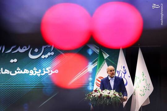 مراسم تجلیل از پژوهشگران برتر مرکز پژوهش های مجلس با حضور محمدباقر قالیباف رئیس مجلس در محل ساختمان شهید شیخ فضل الله نوری مجلس شورای اسلامی برگزار شد.