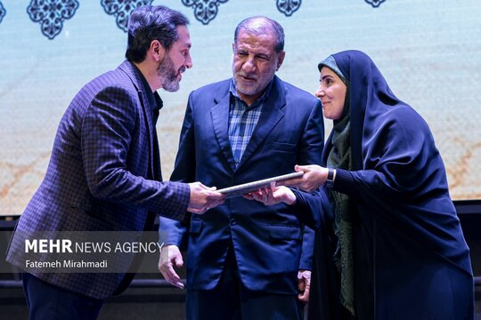 آئین بزرگداشت سرداران و ۴۵۰ شهید تدارکات و پشتیبانی سپاه حضرت محمد رسول‌الله (ص) تهران بزرگبا حضور فرزانه صادق مالواجرد وزیر راه و شهرسازی در مجتمع ولی‌عصر (عج) برگزار شد.