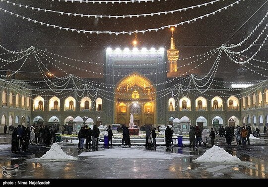 بارش برف در حرم مطهر رضوی