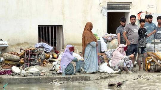 ۵ روستا در منطقه سیریک و ۳ روستا در منطقه جاسک طعمه سیلاب گسترده شده‌اند و گروه‌های جهادی و هلال احمر و بسیج در تلاش برای کمک‌رسانی هستند.