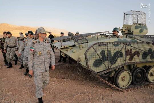 بازدید فرمانده ارتش از استحکامات مرزی و تیپ‌های هجومی نیروی زمینی