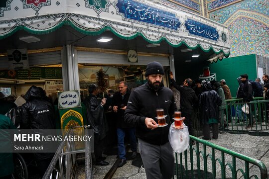 پذیرایی از زائران در چایخانه های حرم مطهر امام رضا(ع)
