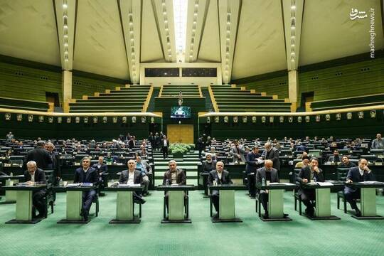 حضور تیم اقتصادی دولت در جلسه غیر علنی مجلس