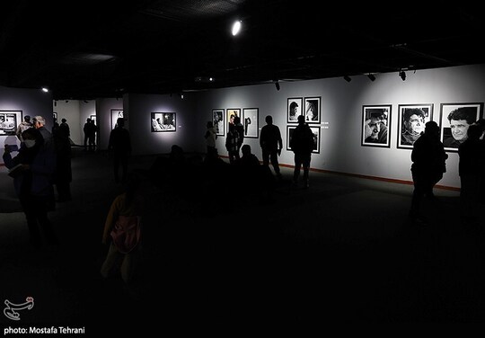 نمایشگاه پرتره‌هایی از زنده‌یاد محمدرضا شجریان از قاب دوربینِ دخترش افسانه شجریان، در موزه هنرهای معاصر تهران برپاست.
