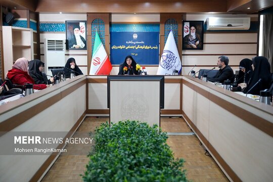 نشست خبری فهیمه فرهمندپور رئیس شورای فرهنگی و اجتماعی زنان شورای عالی انقلاب فرهنگی برگزار شد.