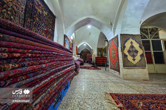 زیبایی و اصالت در بازار فرش یزد