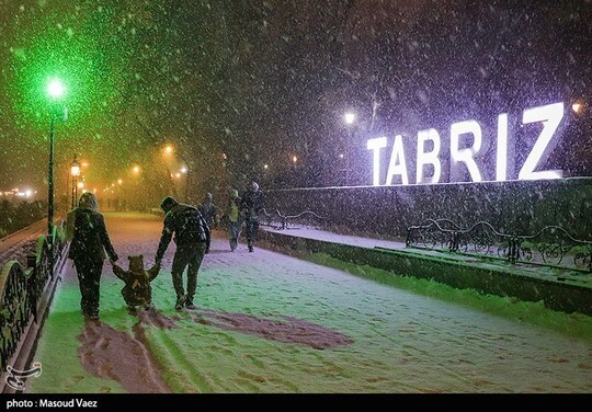 با بارش برف در تبریز چهره این شهر کاملا سفیدپوش شد.