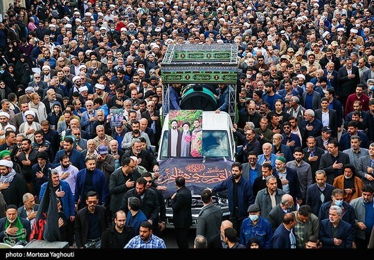 پیکر آیت الله سیدعلی شفیعی نماینده مردم خوزستان در مجلس خبرگان رهبری در جوار مزار فرزندانش در حرم مطهر علی بن مهزیار به خاک سپرده شد.