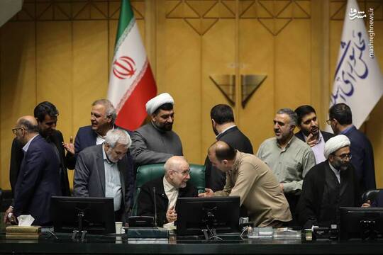 یکصد و پنجاه و پنجمین نشست علنی مجلس  راس ساعت ۸ و ۵۸ دقیقه و با حضور ۲۴۵ نفر از نمایندگان به ریاست محمدباقر قالیباف رئیس مجلس شورای اسلامی برگزار شد.