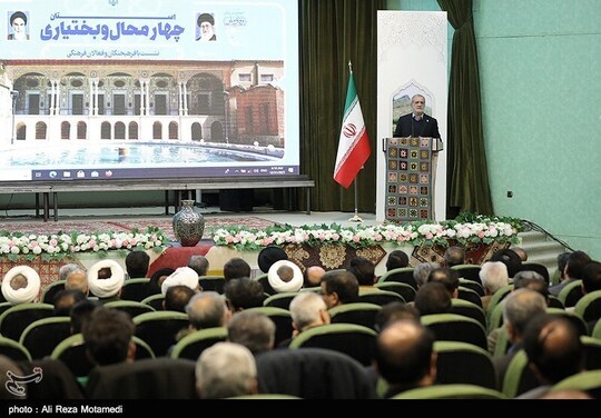 اولین روز سفر رئیس‌جمهور به چهارمحال و بختیاری نشست با فرهیختگان و فعالان فرهنگی