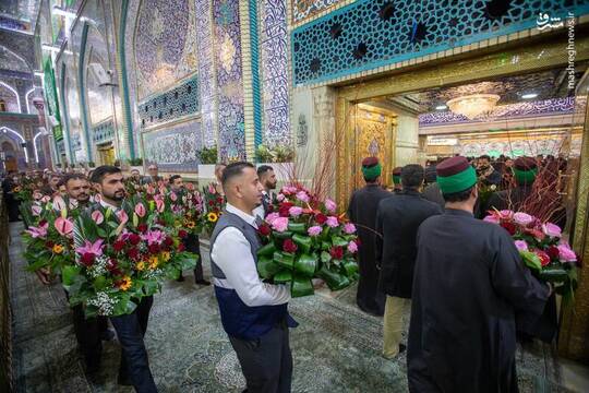 گل‌آرایی ضریح سیدالشهدا در ماه رجب