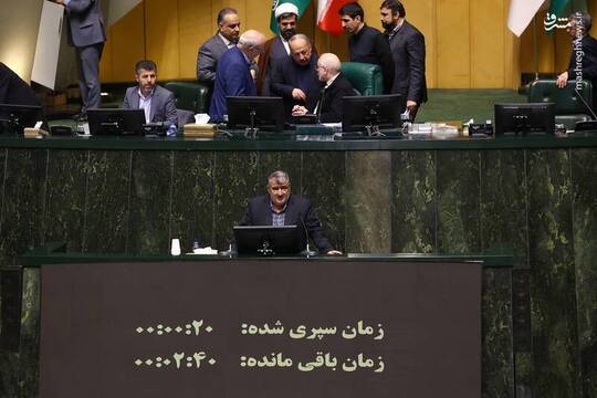 یکصد و پنجاه و ششمین نشست علنی مجلس شورای اسلامی  راس ساعت ۸ و ۲۰ دقیقه و با حضور ۲۰۴ نفر از نمایندگان به ریاست محمدباقر قالیباف رئیس مجلس برگزار شد.