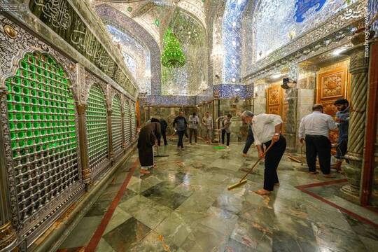 در آستانه ولادت باسعادت مولا امیرالمومنین حضرت علی علیه‌السلام حرم مطهر علوی توسط خادمان شست‌وشو و غبارروبی شد.