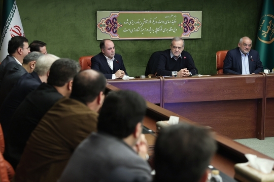 رئیس‌جمهور پزشکیان در چارچوب پیگیری‌های مستمر دولت و با هدف تقویت هماهنگی در سطوح مدیریتی، با حضور در وزارت جهاد کشاورزی با وزیر، معاونان و مدیران ارشد این وزارتخانه دیدار و گفت‌وگو کرد.