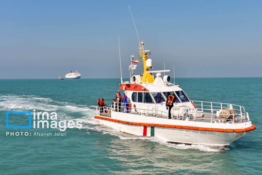 مانور نجات دریایی در آب‌های بندر بوشهر