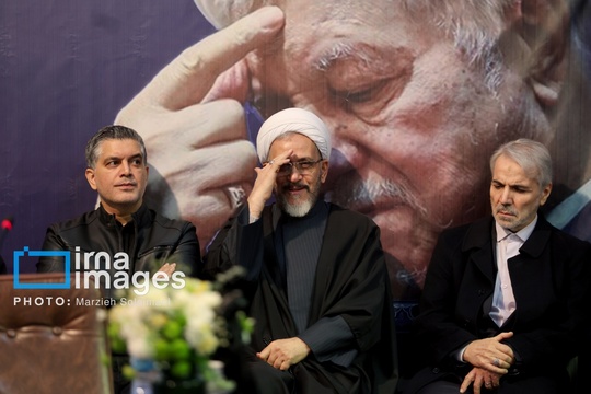 مراسم نهمین سالگرد درگذشت آیت‌الله علی اکبر هاشمی رفسنجانی، صبح جمعه با حضور اعضای خانواده ایشان و جمعی از سیاستمداران در حسینه جماران برگزار شد.