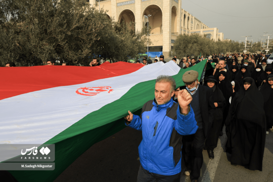 مردم نمازگزار پس از برگزاری نماز جمعه تهران در مصلی امام خمینی(ره) علیه تروریست‌های مسلح که دیشب در تهران اقدام به اغتشاش، تخریب اموال عمومی و شهادت چندین نفر از بسیجیان کردند، راهپیمایی کردند.