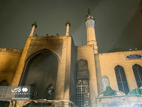 جمعه شب تنها ۵ نقطه در تهران درگیر اغتشاشات بود اما سطح خشونت همچنان بالاست و اغتشاشگران دوباره دو مسجد در سعادت‌آباد تهران را آتش زدند.