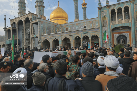 پیکر شهیدان اسدی و قاسمی از شهدای پلیس و مدافع امنیت استان قم با حضور پر شور و کم سابقه مردم تشییع شد.