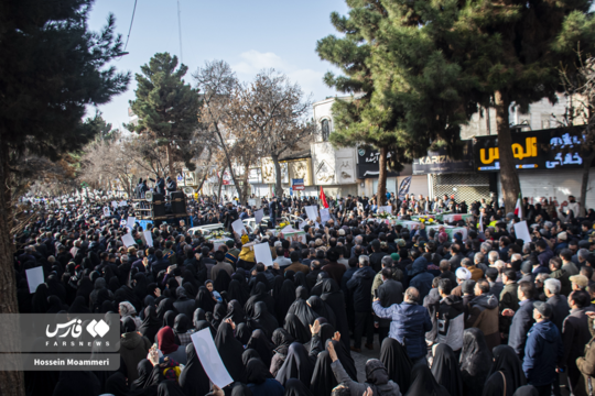 پیکر ۶ شهید مدافع امنیت صبح امروز از مقابل مسجد انقلاب بجنورد تشییع شد. خراسا‌ن‌شمالی در اغتشاشات اخیر ۱۰ شهید را تقدیم انقلاب کرده است.