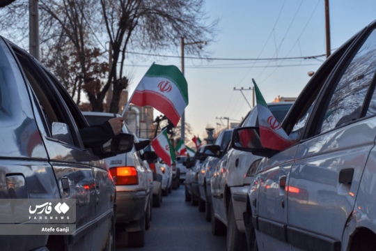 مردم شهرکرد امروز عصر با بالا بردن پرچم مقدس ایران به خیابان‌ها آمدند و در اقدامات تروریستی اغتشاشگران را محکوم کردند.