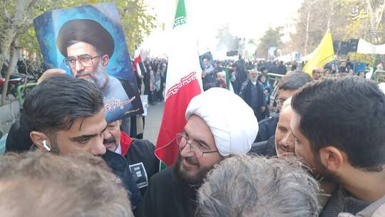 حضور حجت‌الاسلام حاج‌علی‌اکبری رئیس شورای سیاستگذاری ائمه جمعه در راهپیمایی ضد تروریستی تهران