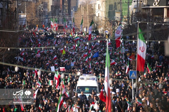 سنگ تمام مردم کرج برای وطن