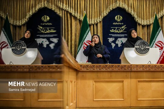 نشست خبری فاطمه مهاجرانی سخنگوی دولت  با حضور اصحاب رسانه برگزار شد.