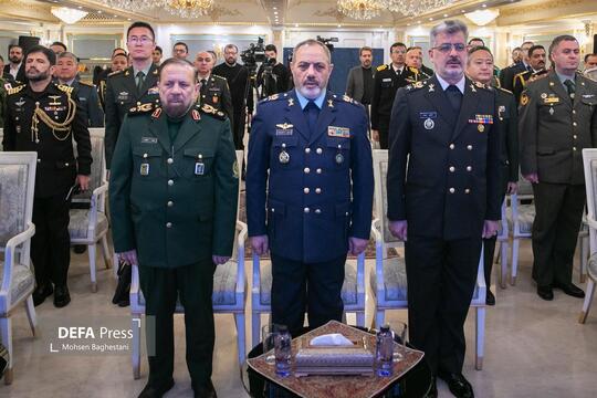 امیر عزیز نصیرزاده وزیر دفاع و پشتیبانی نیرو‌های مسلح در دیدار جمعی از وابستگان نظامی خارجی با وزیر دفاع و پشتیبانی نیرو‌های مسلح