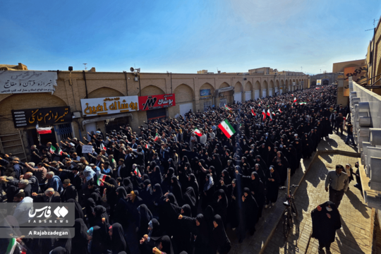 صف‌آرایی مردم یزد در برابر اغتشاشگران