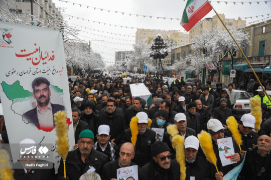 مراسم تشییع شهیدان مدافع امنیت، از مقابل حسینیه پیروان دین نبوی واقع در خیابان شهید نواب صفوی به سمت بارگاه منور رضوی تشییع شد.