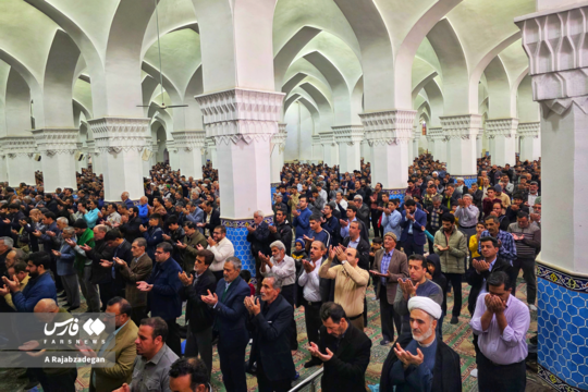 نمازجمعه یزد کانون وحدت شد