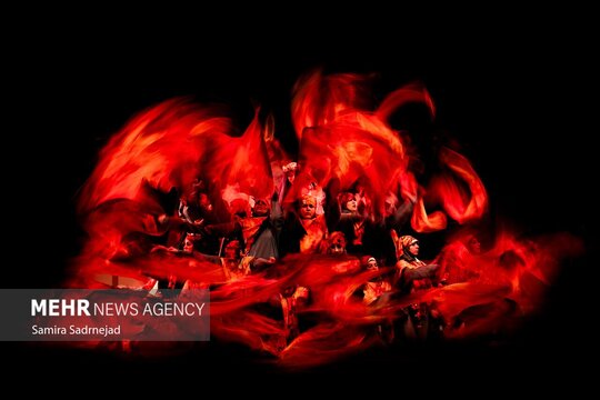 نمایش «برای هانا» ویژه بانوان، کاری از گروه مقدس، به کارگردانی مریم شعبانی و تهیه کنندگی امیر حسین شفیعی در تالار اندیشه حوزه هنری دی و بهمن ۱۴۰۴ روی صحنه رفت.